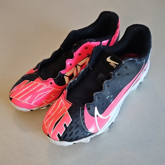 Nike Softball Cleats - Picture 1 of 14